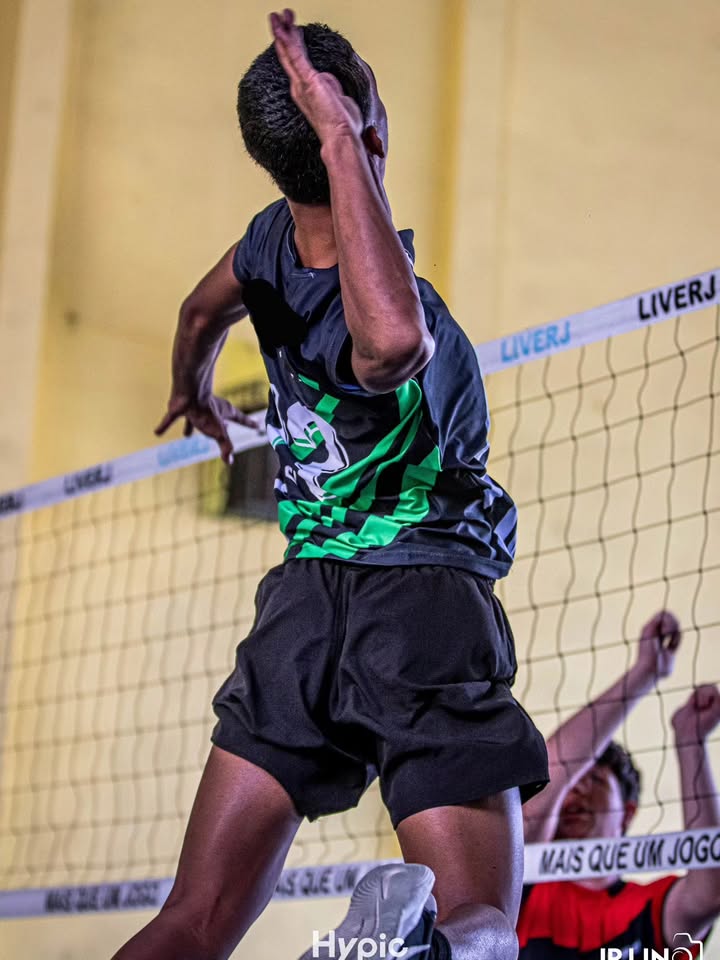 Atletas do Espaço Recreio durante treino em quadra